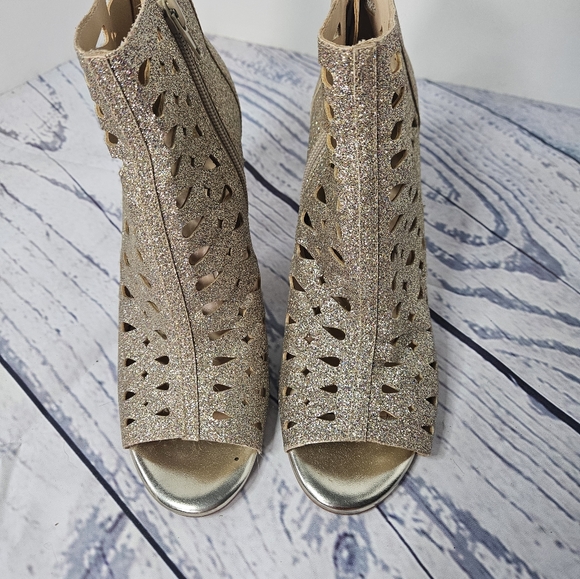 Nine West Women's Rilynno Gold Cutout Peep Toe High Heels Size 8.5 - Picture 3 of 5